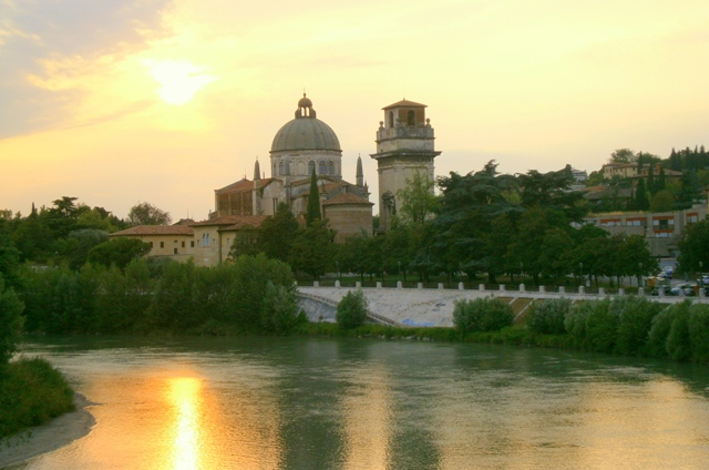 Werona nad Adygą o zmierzchu